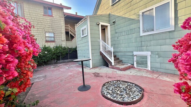 Building Photo - 659 39th St