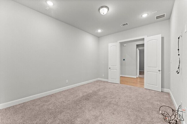 Building Photo - 40 Venetia Grove Dr