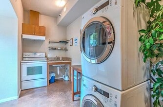 Building Photo - Soleil Apartments