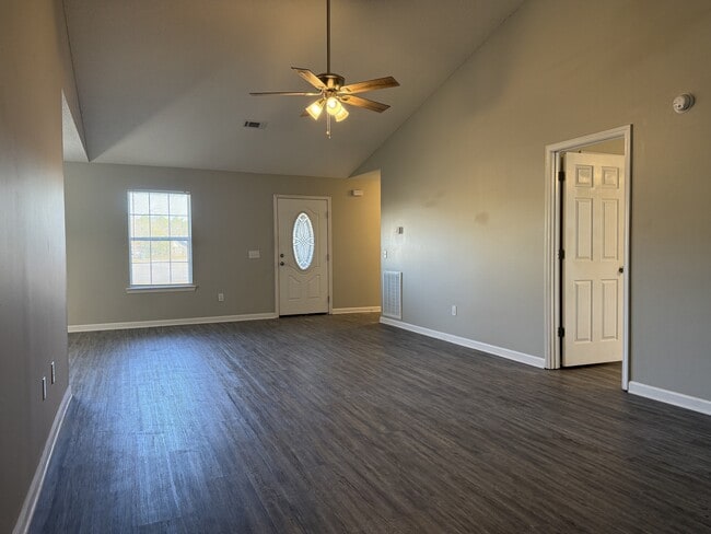 Building Photo - 862 Lyndsi Ln