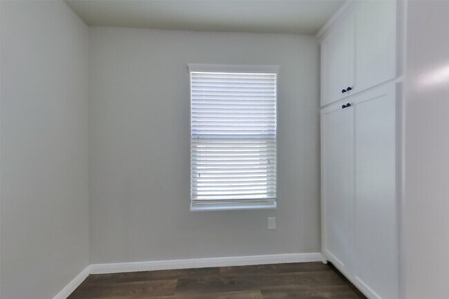 Building Photo - 10115 Dawson Hill Lane