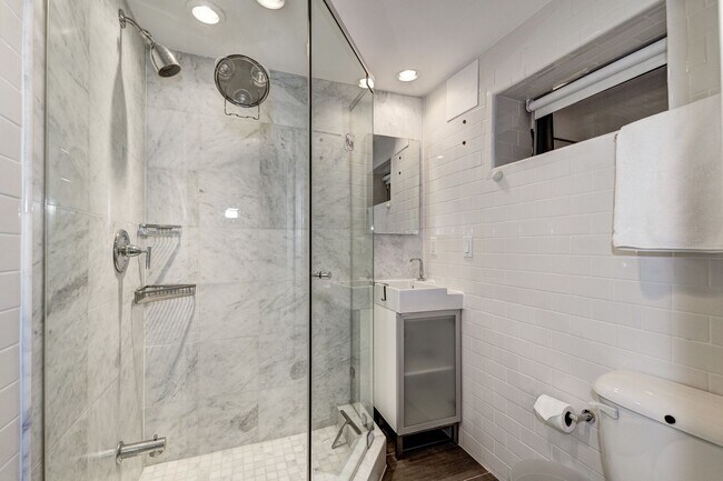 Building Photo - Renovated Contemporary - Available FURNISHED or unfurnished RENTAL