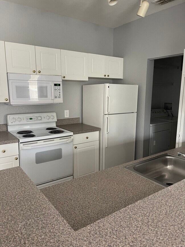 Building Photo - 839 Grand Regency Pointe