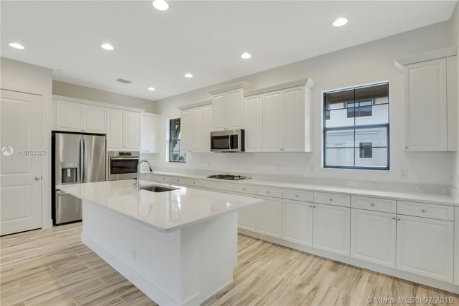 Building Photo - 5651 Hood Rd