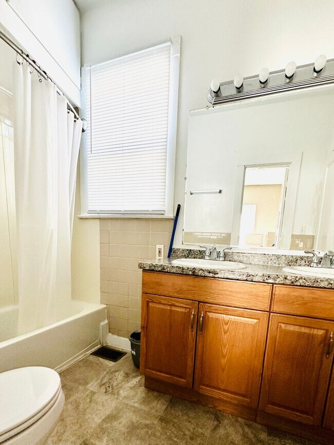 Building Photo - 2BR Corner lot house now available near Ch...