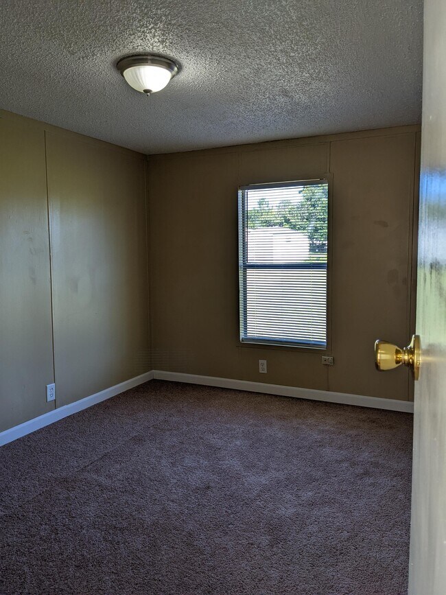 Building Photo - 903 Scott Dr