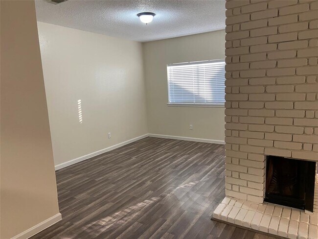 Building Photo - 11219 Willow Field Dr