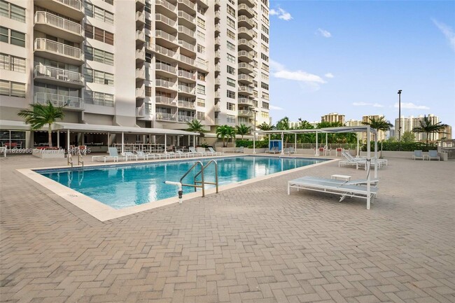 Building Photo - 18081 Biscayne Blvd