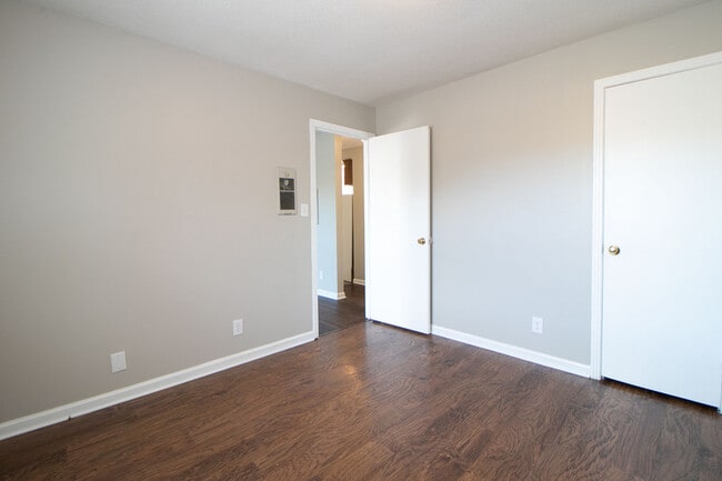 Building Photo - 1436 McCan Dr