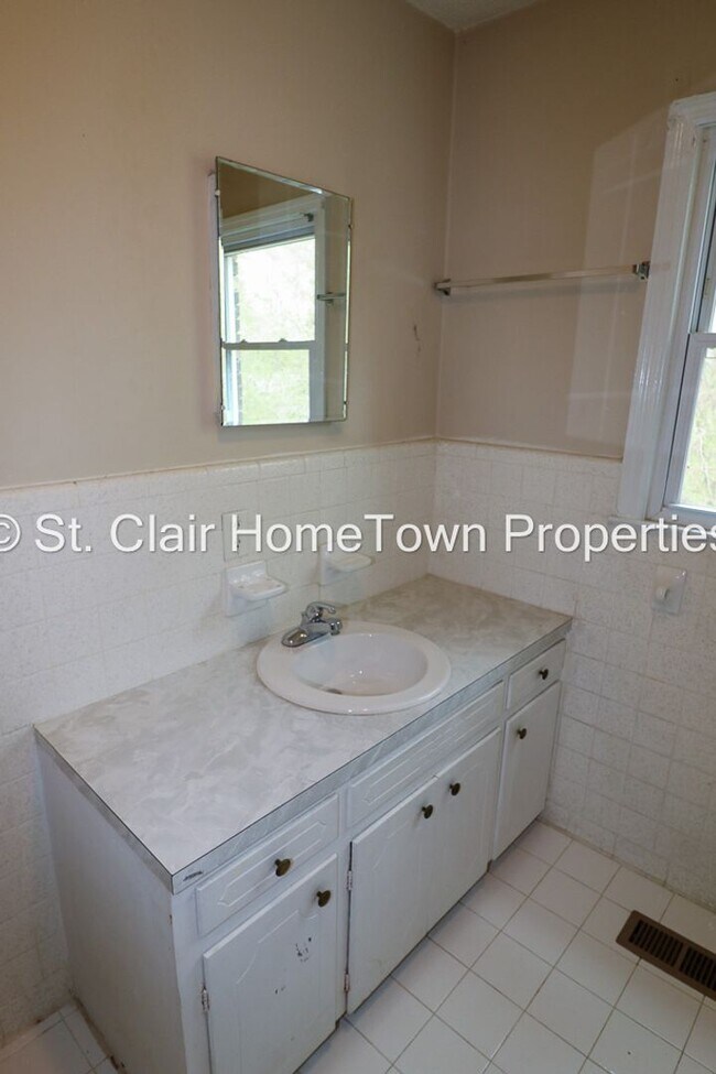 Building Photo - Cute Duplex Close to Pell City