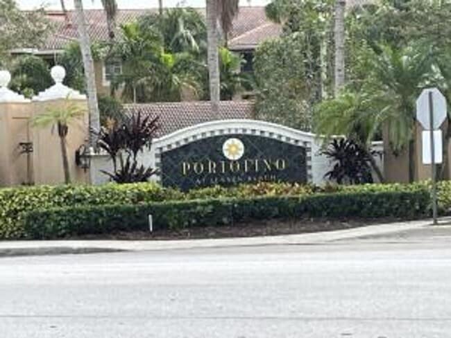 Building Photo - 2/2 Condo with Lake Views in Portofino at Jensen Beach