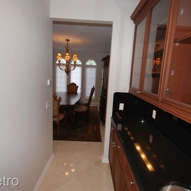 Building Photo - 5121 Parkgate Dr