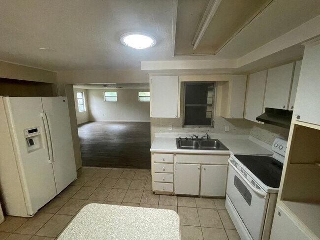 Building Photo - 6548 Batea Terrace