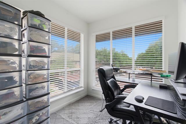 Building Photo - 10566 High Hollows Dr