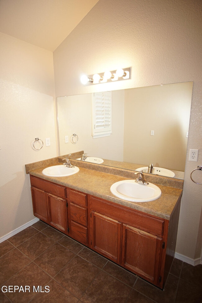Building Photo - 7133 Mesquite Tree Ln