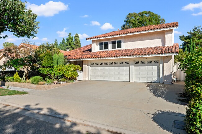 Building Photo - Spacious 4BR Family Retreat w Private Pool