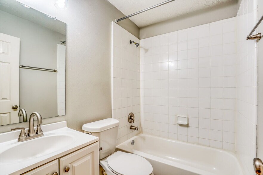 Building Photo - 6614 High Stone Ln