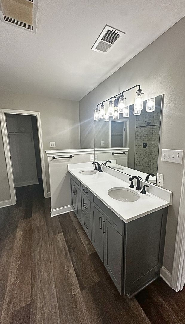 Building Photo - Traditional Neighborhood Living with Luxury