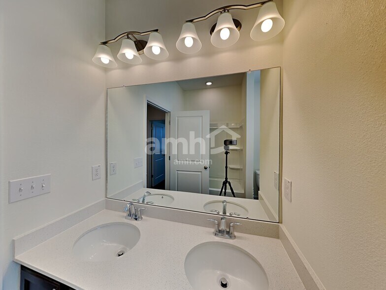 Building Photo - 3228 Bridge Haven Dr