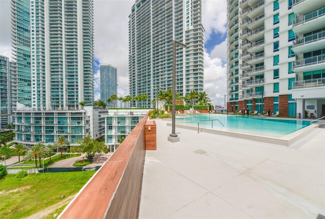 Building Photo - 350 S Miami Ave