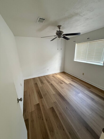 Building Photo - 3211 Mesquite Dr