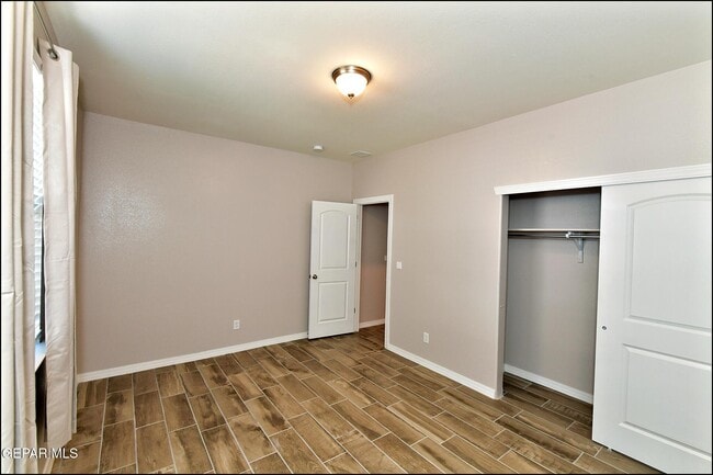 Building Photo - 10716 Drew Pearson Dr