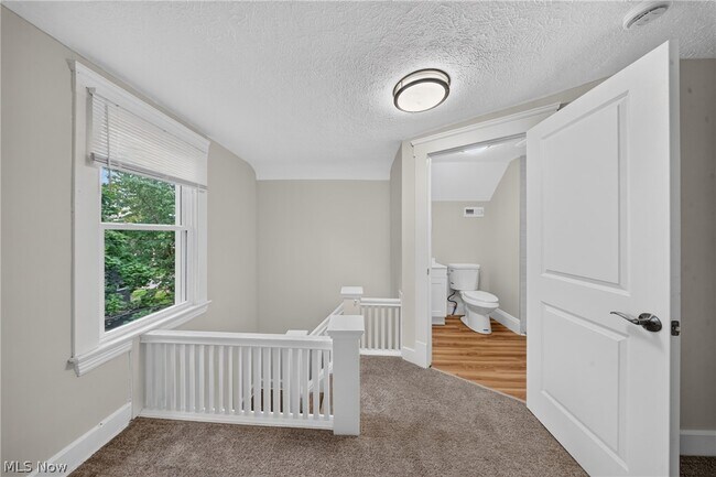 Building Photo - 10524 Lee Ave
