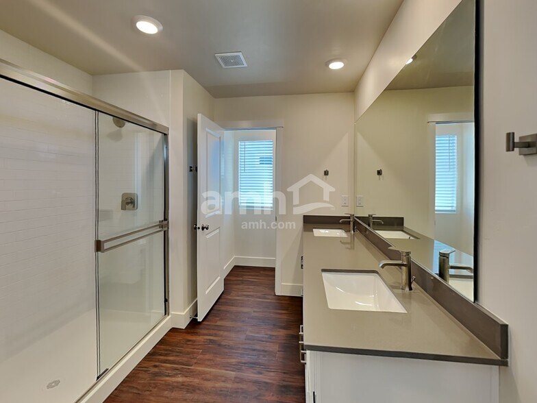 Building Photo - 4101 Keklik Ave