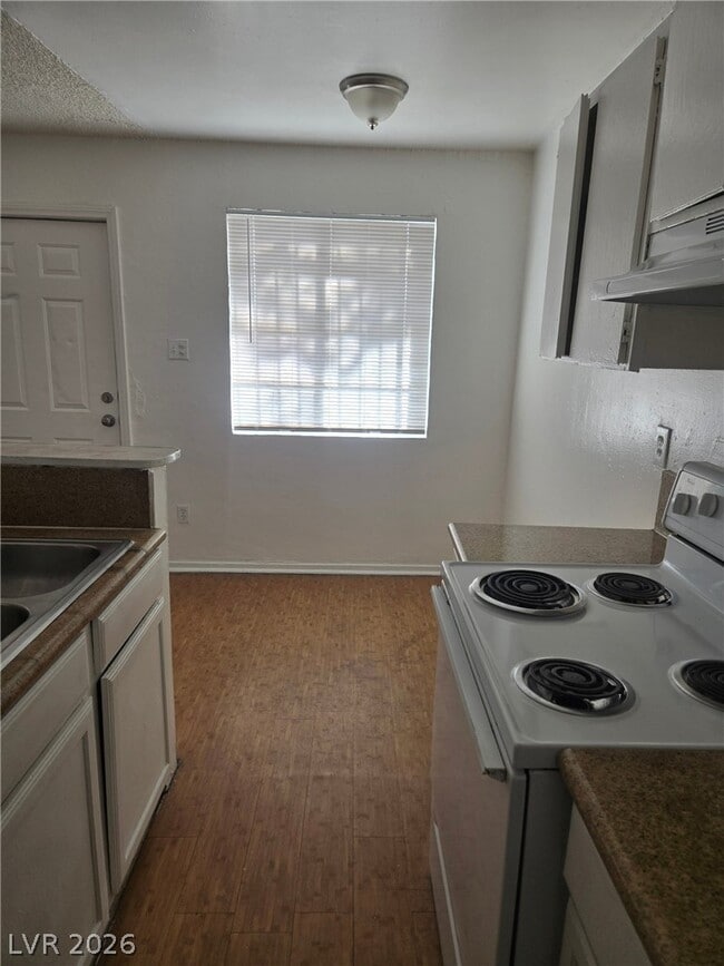 Building Photo - 708 Jackson Ave