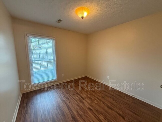 Building Photo - 2752 Helaman Ct