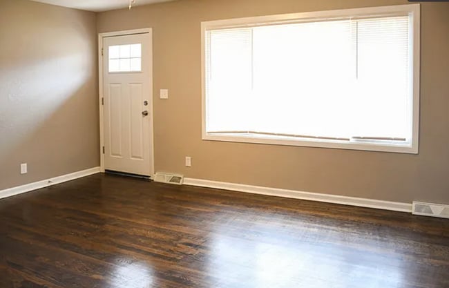 Building Photo - Updated 3 Bedroom Home Available Now!