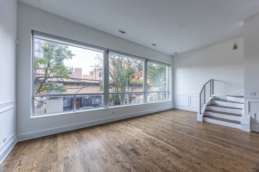 Building Photo - 1008 W Lake St