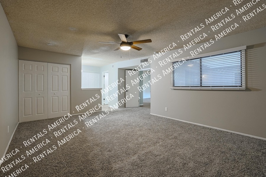 Building Photo - 5005 S Willow Dr