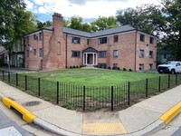 Building Photo - Smith Manor