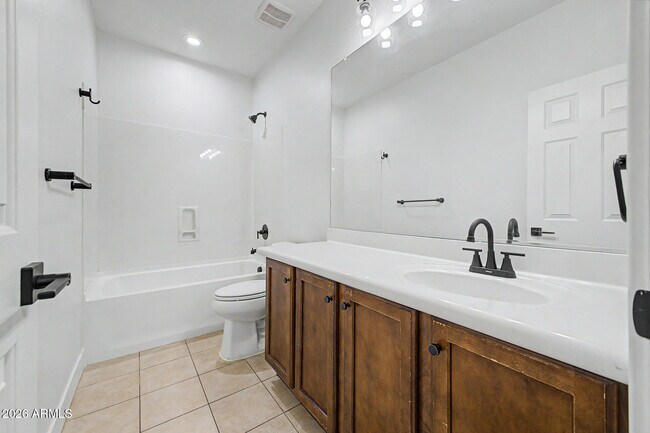 Building Photo - 3113 E Chisum Ln