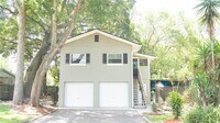 Building Photo - 2116 Henderson Dr