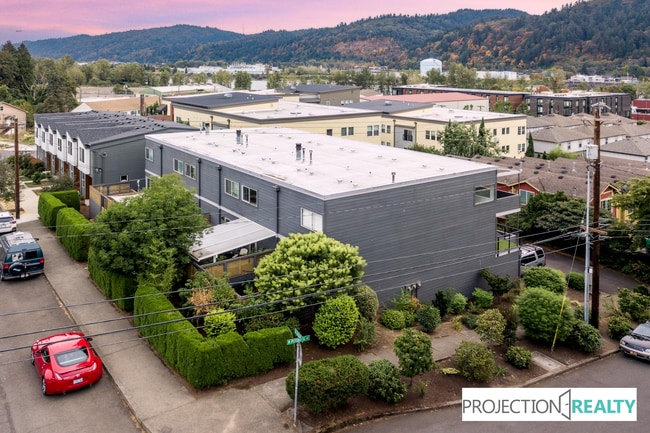 Building Photo - 6838 N Pittsburg Ave