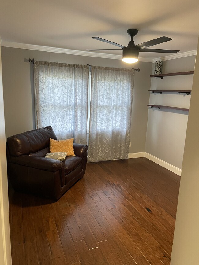 Building Photo - 104 Terrace Cir