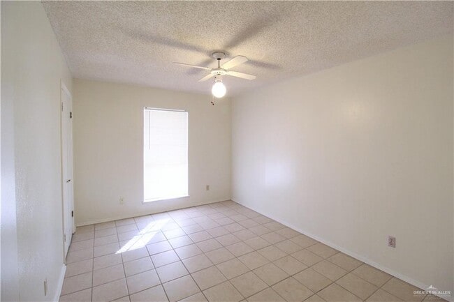 Building Photo - 206 W Esperanza Ave