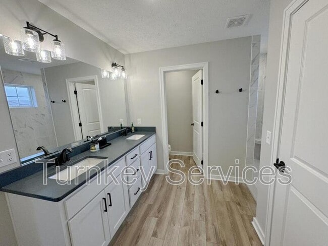 Building Photo - 13812 S 52nd St