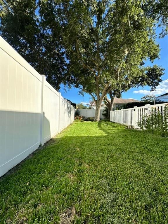 Building Photo - 12 Peruvian Ln