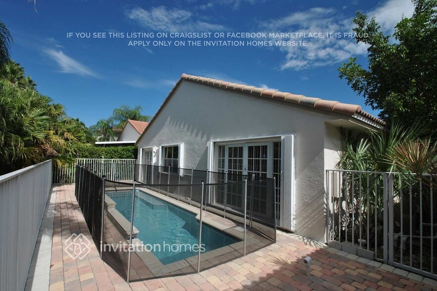 Building Photo - 16270 La Costa Dr