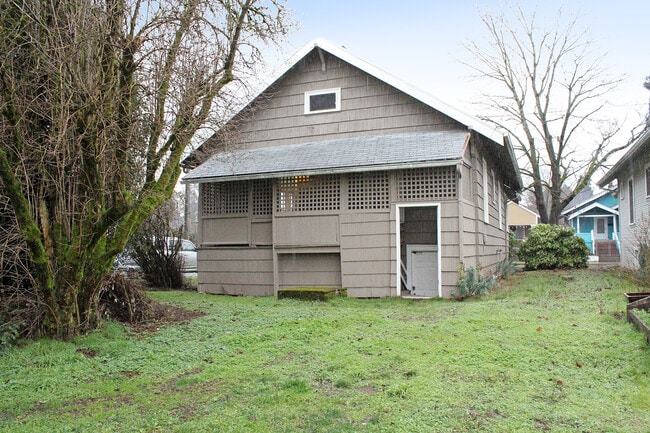Building Photo - 4806 NE 29th Ave