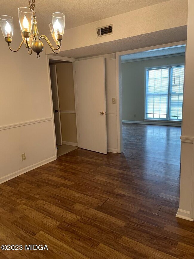 Building Photo - 5161 Nisbet Dr