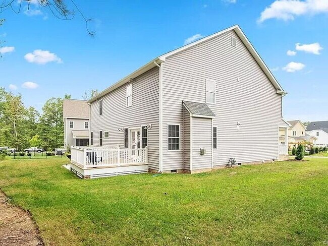 Building Photo - 2206 Adelay Dr
