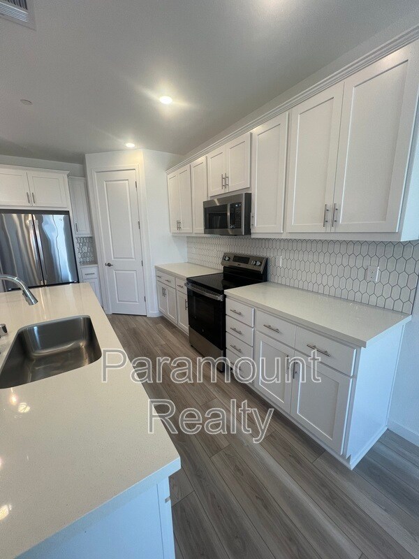 Building Photo - 1740 Lacey Ave