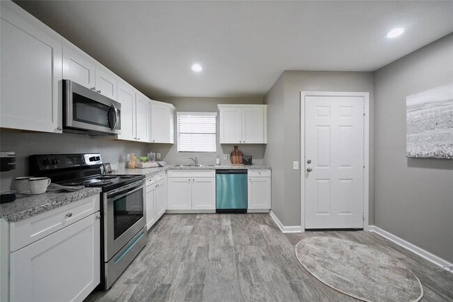 Building Photo - 3488 Balboa Cir