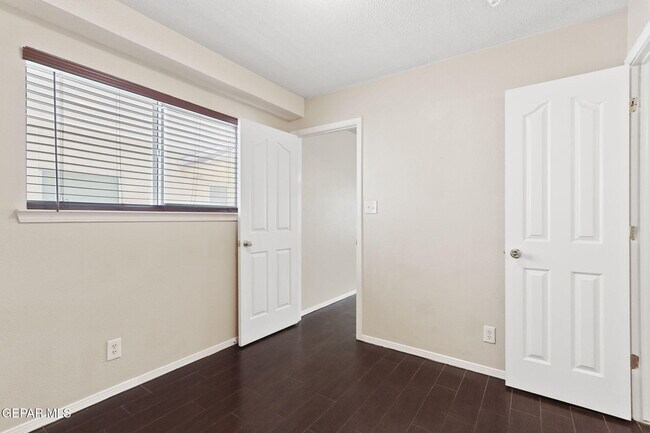 Building Photo - 527 Longleaf Pl