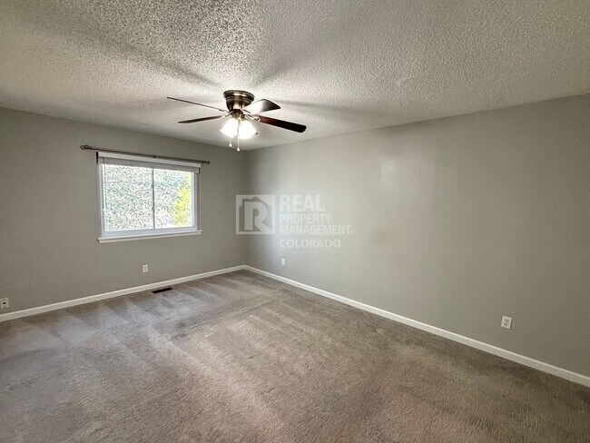 Building Photo - 2886 Monica Dr W