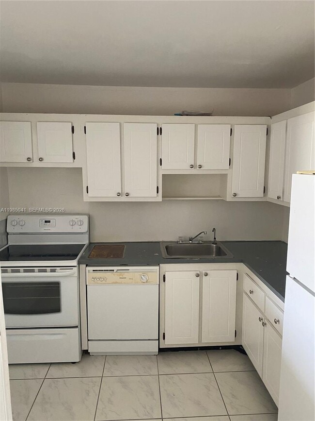 Building Photo - 16950 W Dixie Hwy